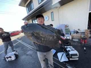 勝浦周辺（磯）メジナ47センチ！