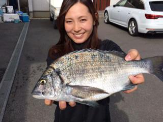 川津（堤防）初クロダイに続き2匹目早くもげっと！！